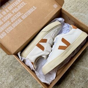 Veja Recife White and Brown Casual Sneakers